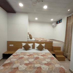 Golden Oak- 5 min walk from golden temple